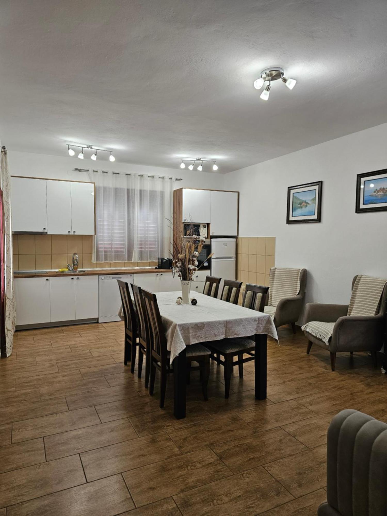 Apartments Nadja Kotor Exterior photo