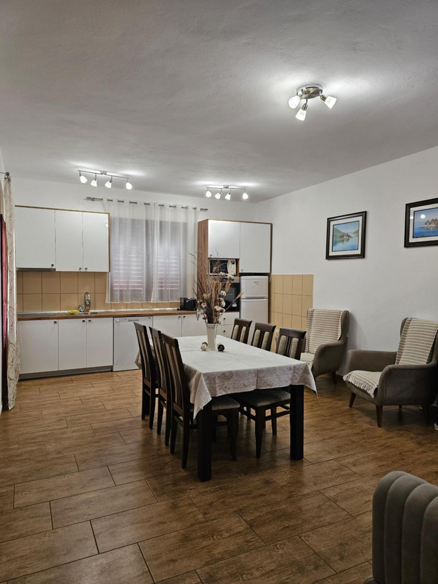 Apartments Nadja Kotor Exterior photo